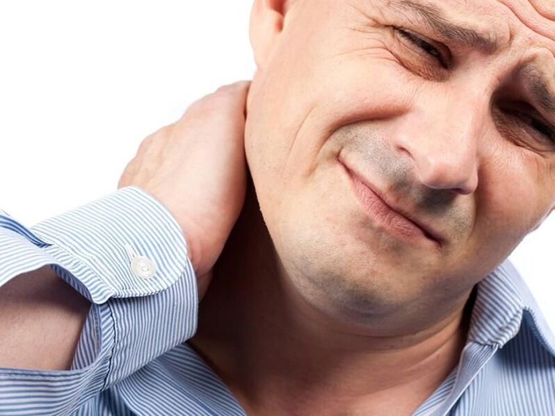 A dor intensa no pescozo sinala a terceira fase da osteocondrose cervical